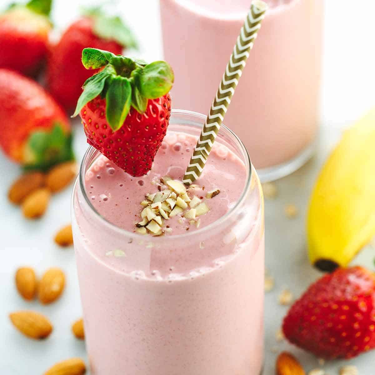 Strawberry and almond breakfast smoothie