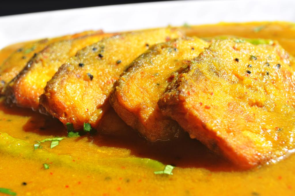 Machher Jhol (Bengali Fish Curry)